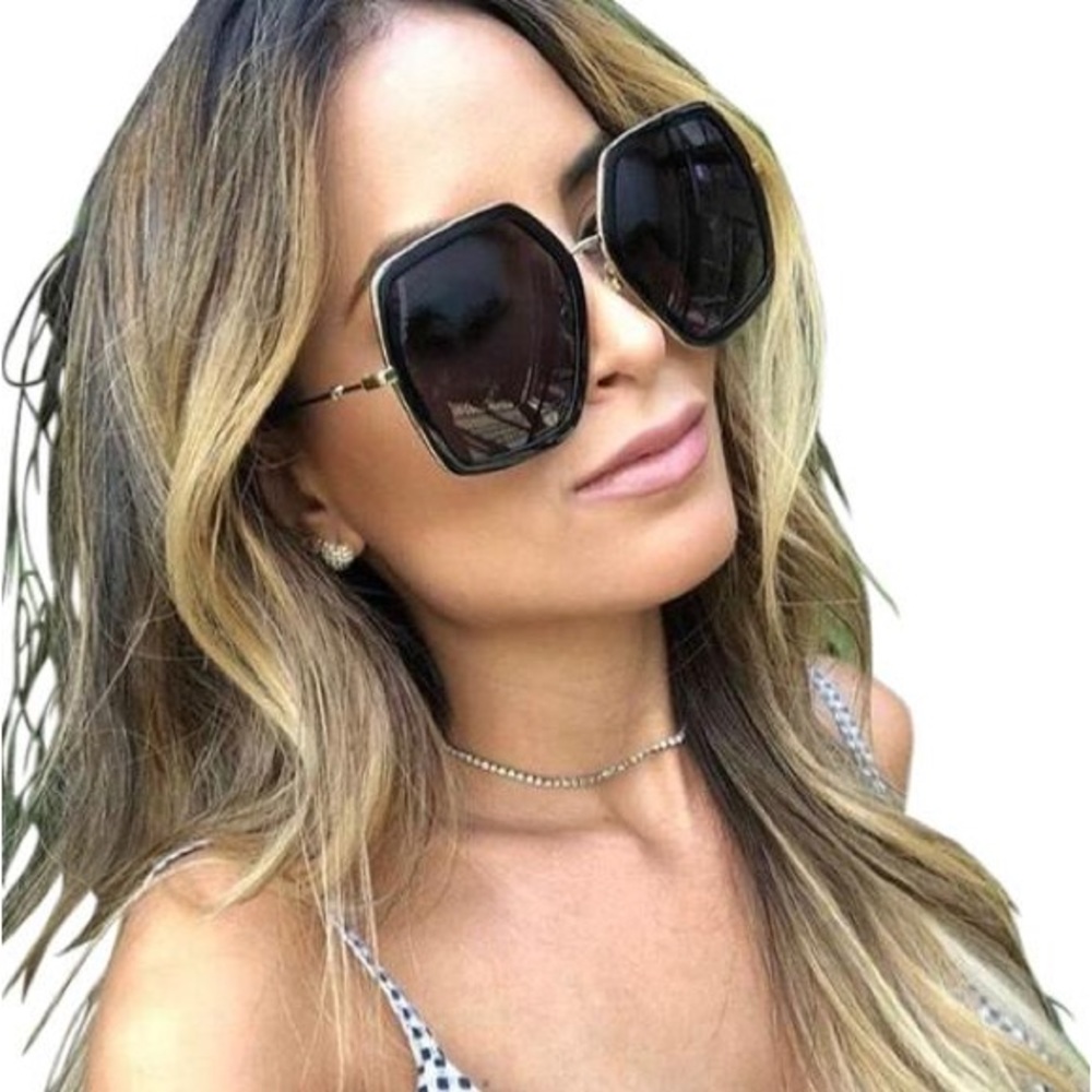 Gucci
Black Oversize Square Gg0106s 001 56 Sunglasses